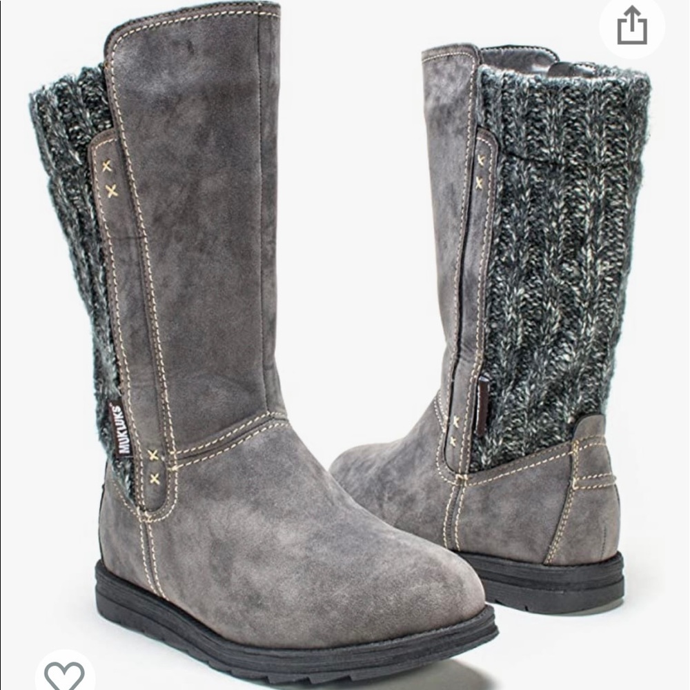 COPY - Mukluks size 10 boots. Never worn